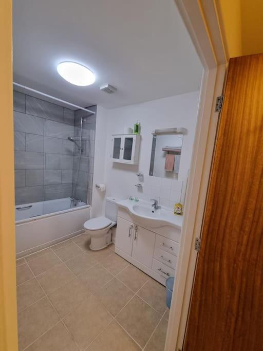 Laura'S Place Διαμέρισμα Isleworth Εξωτερικό φωτογραφία